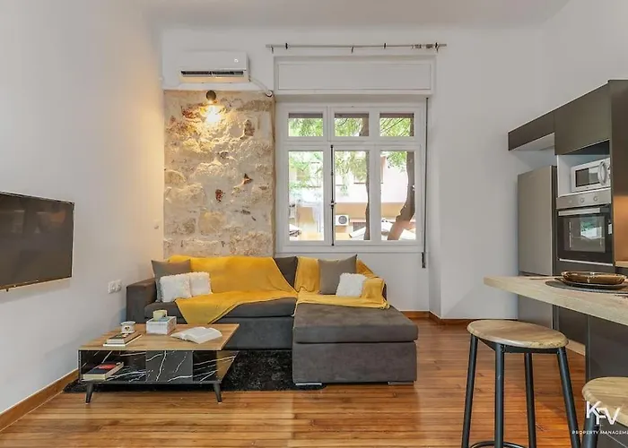 Modern And Cozy Apartment In The Heart Of Athens