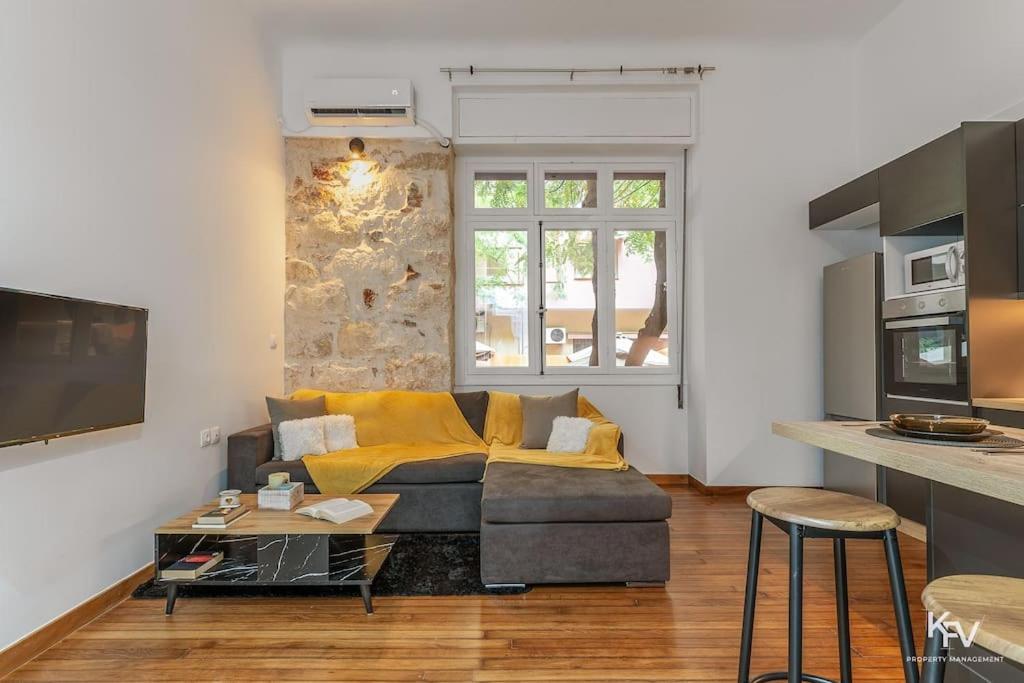 Modern And Cozy In The Heart Of Apartment *