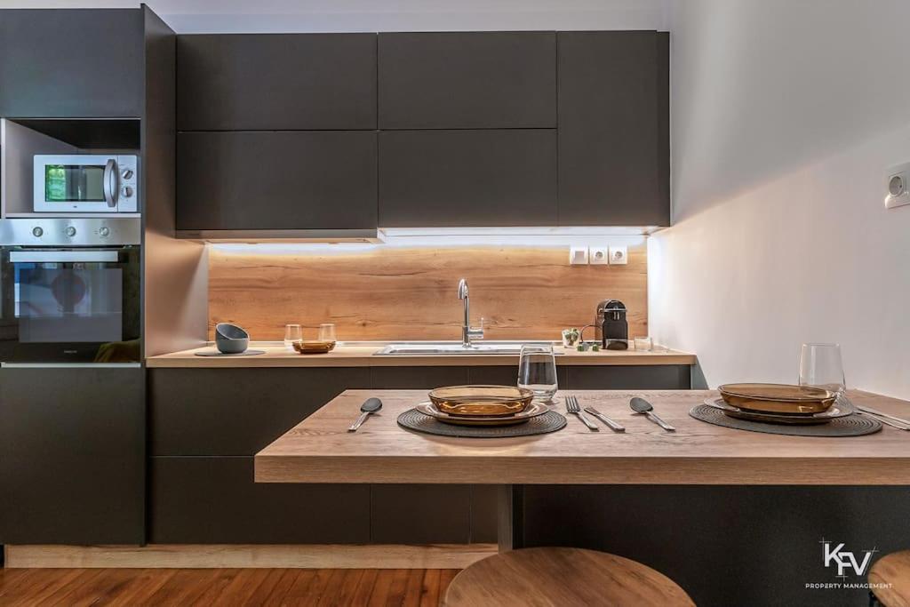 Apartment Modern And Cozy In The Heart Of Athens